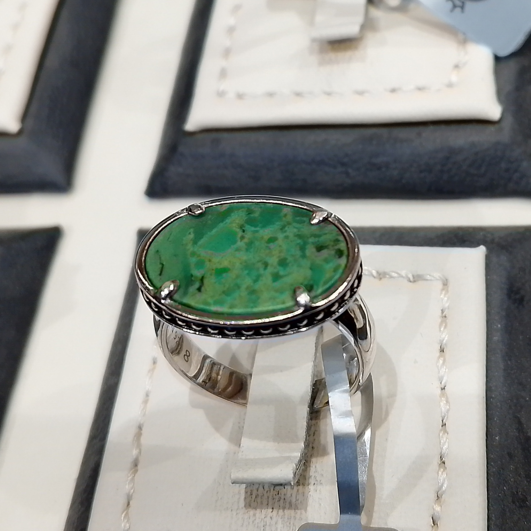 خاتم رجالي بيضاوي لون زيتي